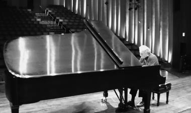 Kvapil, a Master of Music on the Piano